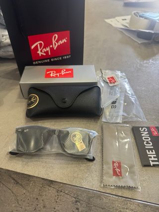 Ray-Ban 2140 Occhiali da Sole Neri Lenti Verdi