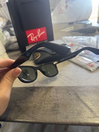 Ray-Ban 2140 Occhiali da Sole Neri Lenti Verdi