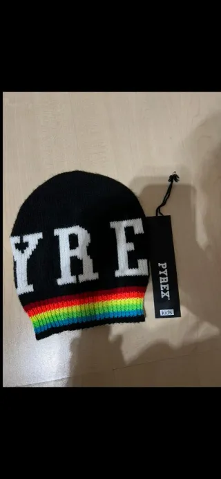 Cappello Pyrex con arcobaleno