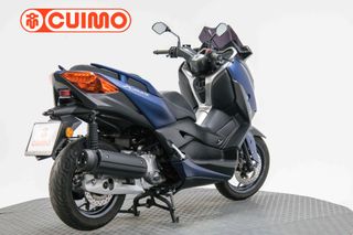 YAMAHA XMAX 125