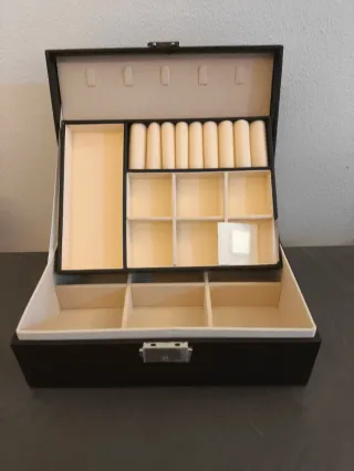 Portagioie nero con scomparti