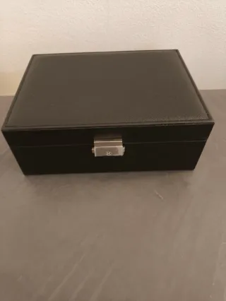 Portagioie nero con scomparti