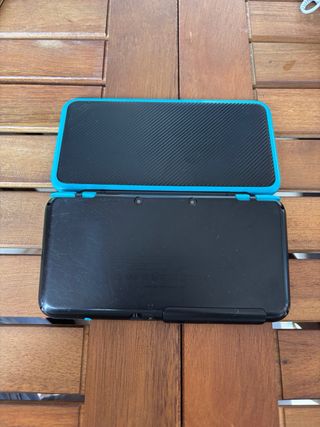 Nintendo New 2DS XL + Pokémon Ultra Sol/Luna Yoshi