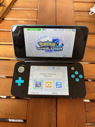 Nintendo New 2DS XL + Pokémon Ultra Sol/Luna Yoshi