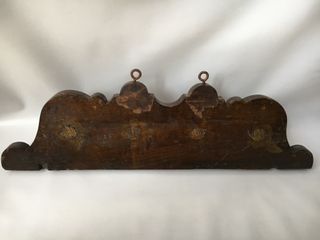 Antiguo perchero de madera con 4 colgadores