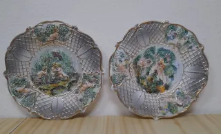 Coppia piatti decorati in ceramica