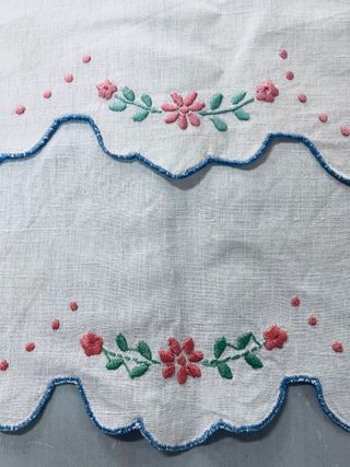 Runner cm.196 con fiori rossi