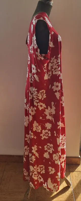 Vestito lungo rosso con bottoni