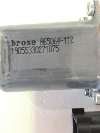 MOTOR ELEVALUNAS DELANTERO IZQUIERDO FORD FOCUS LIM.