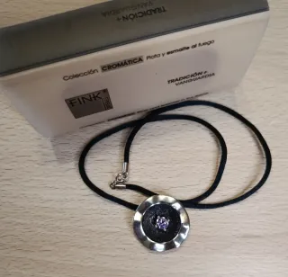 Colgante Fink Plata Cromática con piedra morada.