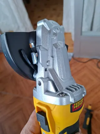 Radial DeWalt DCG405FN_XJ