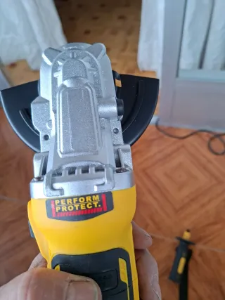 Radial DeWalt DCG405FN_XJ