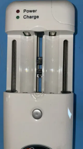 Cargador Baterías DTI Electronics USB