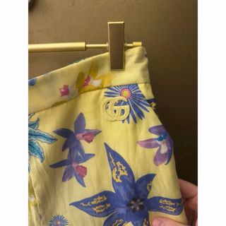Shorts Gucci Flores Amarillos