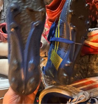 Zapatillas deportivas rojas y blancas varias marca