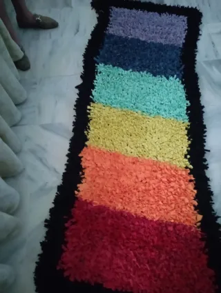 Alfombra arcoíris crochet hecha a mano