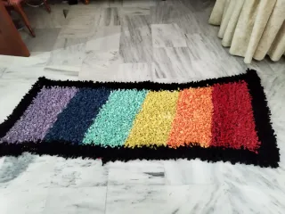 Alfombra arcoíris crochet hecha a mano