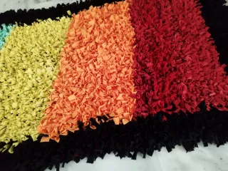 Alfombra arcoíris crochet hecha a mano