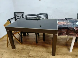 Mesa de salón cristal negro y metal dorado