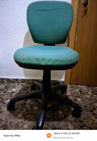 Silla de oficina verde y negra