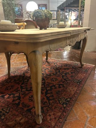 Mesa de comedor antigua