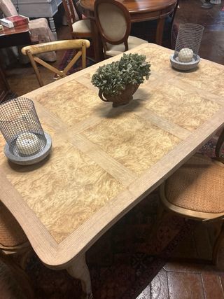 Mesa de comedor antigua