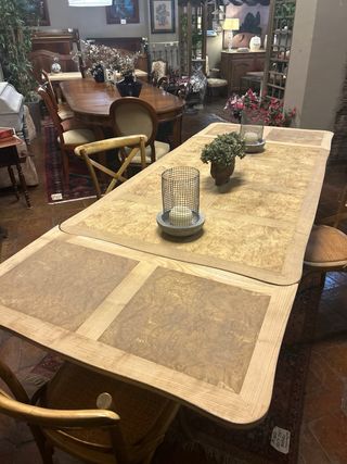 Mesa de comedor antigua