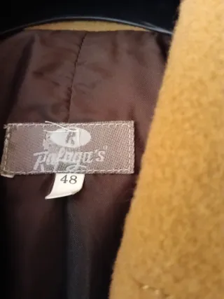 Abrigo beige y marrón