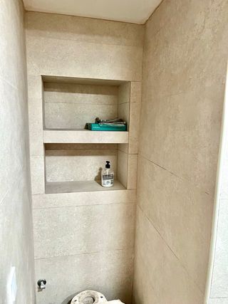 Se vende estupenda casa en el centro de onda.