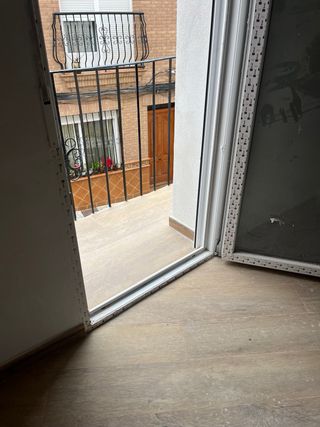 Se vende estupenda casa en el centro de onda.