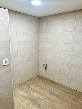 Se vende estupenda casa en el centro de onda.