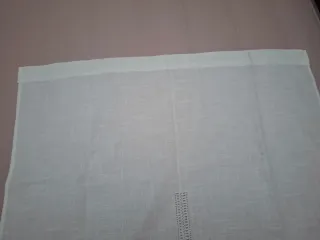 Cortina de hilo bordada con flores