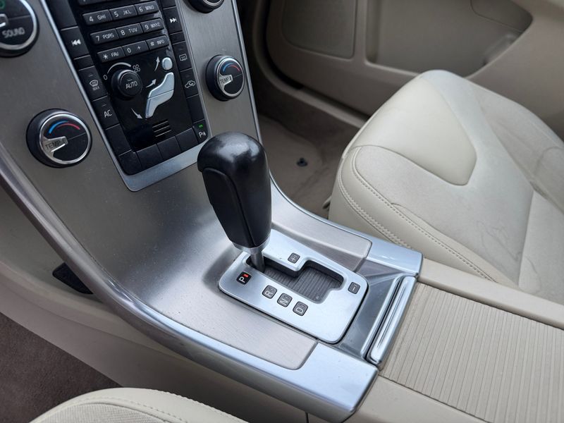 Volvo XC60 D3 Momentum 2013, foto 11
