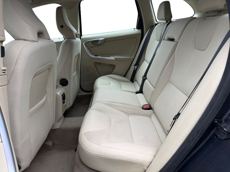 Volvo XC60 D3 Momentum 2013, foto 16
