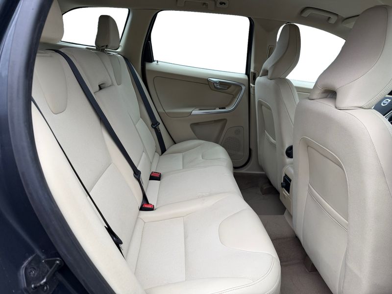 Volvo XC60 D3 Momentum 2013, foto 18