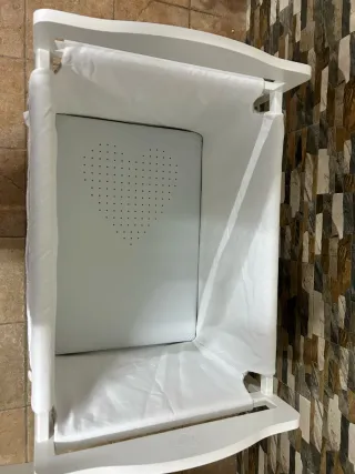 Mini cuna blanca con ruedas