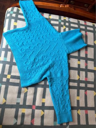 Jersey Stradivarius cuello alto azul turquesa