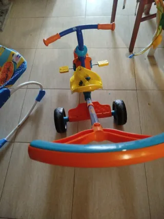 Triciclo para bebé con empujador