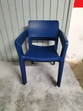 Lote 6 sillas de resina azul