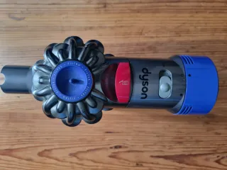 Aspiradora Dyson V8 LEER