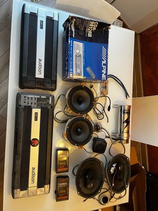 Subwoofer JBL con logo M