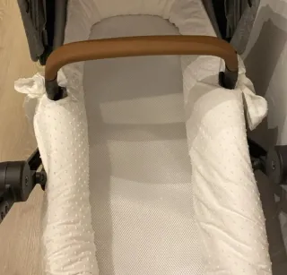 Capazo Joolz Aer + vestidura borde gris/blanca