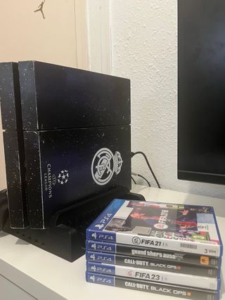 PS4 + 2 mandos + Monitor + 5 juegos
