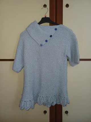 Maglione fatto a mano collo alto