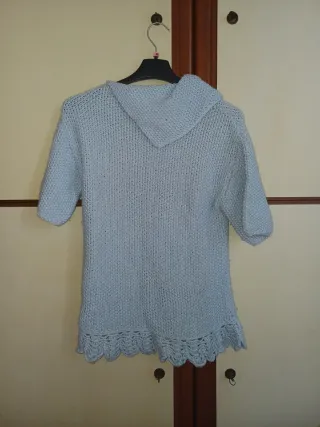 Maglione fatto a mano collo alto