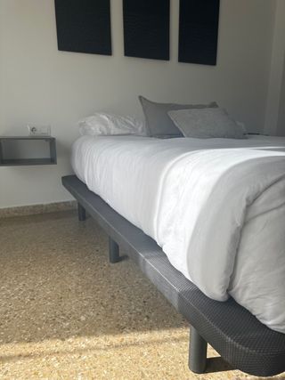 Base tapizada cama con 6 patas