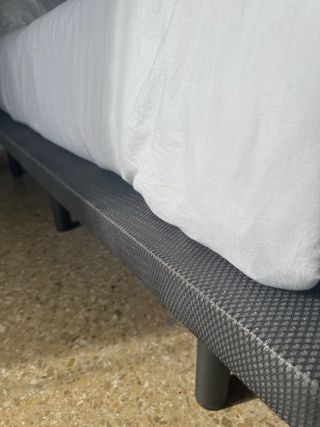 Base tapizada cama con 6 patas