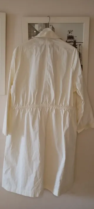 Trench Zara, blanco roto.Talla L