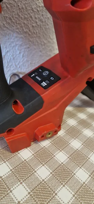 Clavadora Milwaukee M18 FUEL 16ga