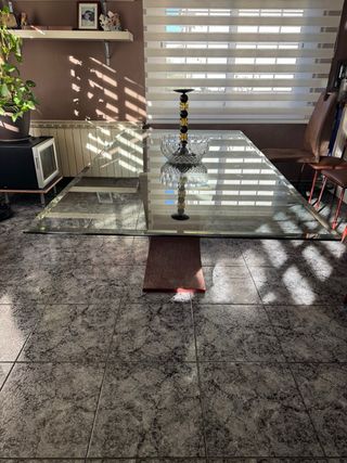 Mesa de diseño cristal 2x1m con pies de marmol